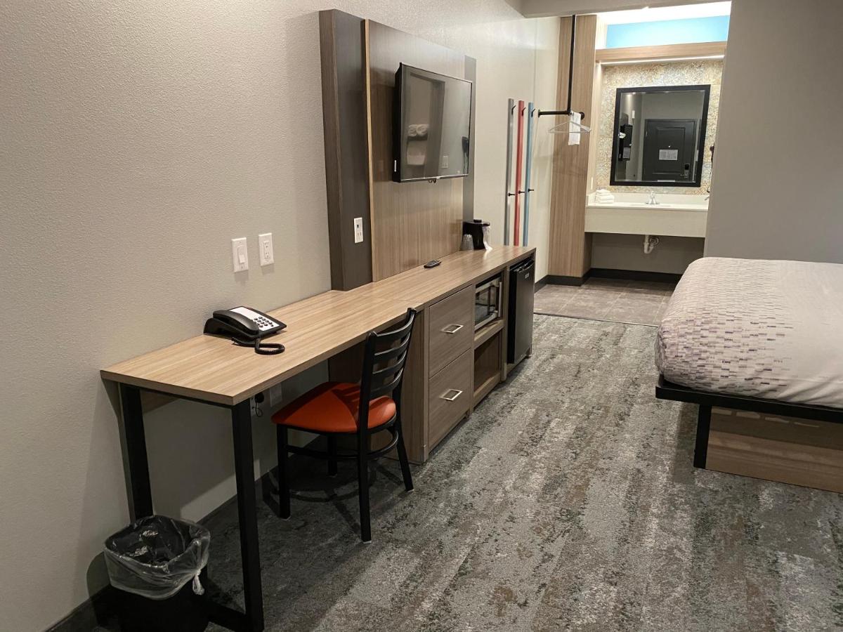 | Hotel Solara I-45 & Hobby Airport Houston