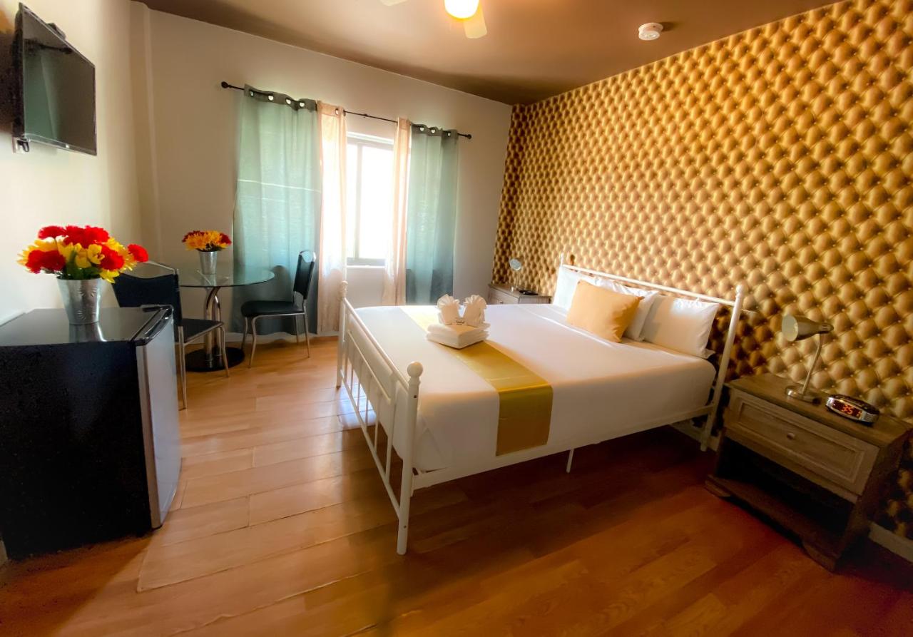 Standard Queen Room at Notebook Miami Beach