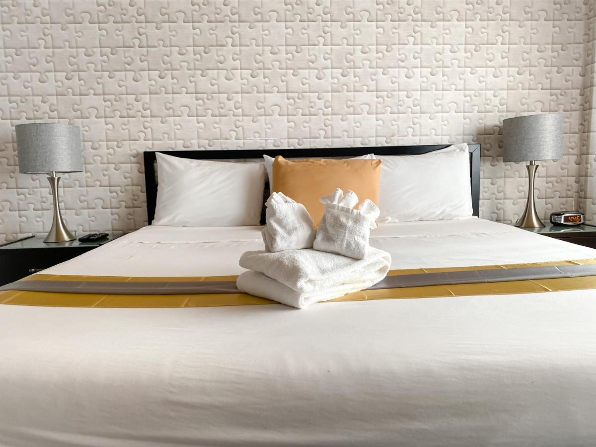 Standard Queen Room at Notebook Miami Beach