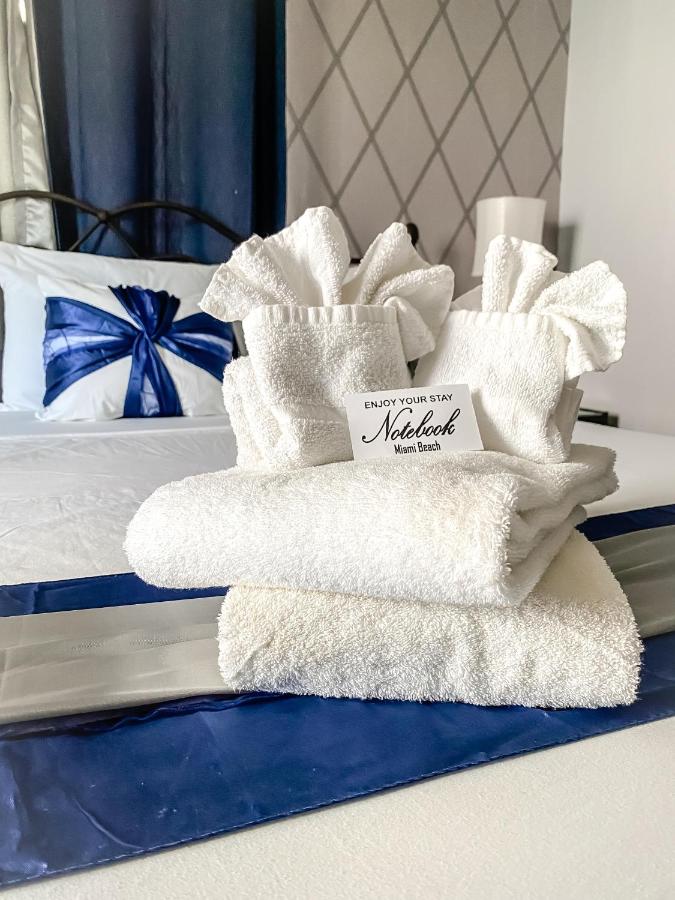 Standard Queen Room at Notebook Miami Beach