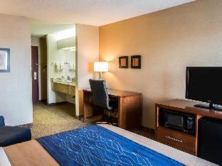 Room #24678813 at Comfort Inn Crystal Lake - Algonquin