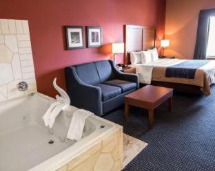 Room #24678815 at Comfort Inn Crystal Lake - Algonquin