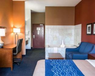 Room #24678815 at Comfort Inn Crystal Lake - Algonquin