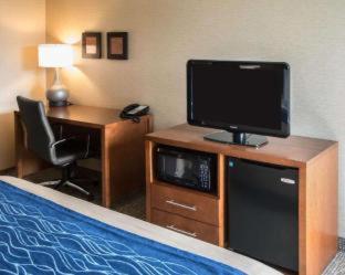 Room #24678816 at Comfort Inn Crystal Lake - Algonquin