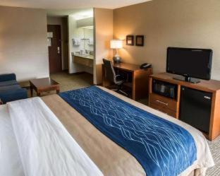 Room #24678816 at Comfort Inn Crystal Lake - Algonquin