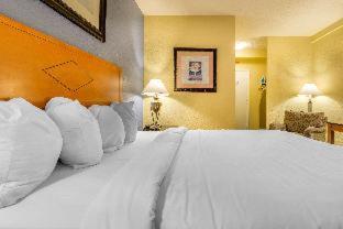 Room #32230029 at Inn at Lebanon - Hershey & Manheim area