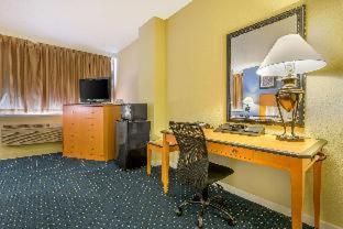 Room #32230031 at Inn at Lebanon - Hershey & Manheim area