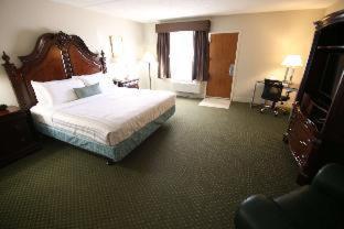 Room #27986414 at Baymont Inn and Suites by Wyndham Farmington, MO