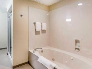 Room #48943211 at Tollgate Inn