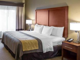 Room #48943212 at Tollgate Inn