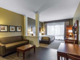 Room #48943212 at Tollgate Inn