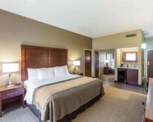 Room #48943212 at Tollgate Inn