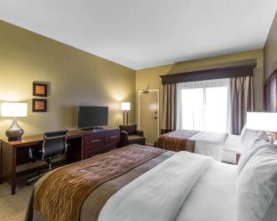 Room #48943216 at Tollgate Inn