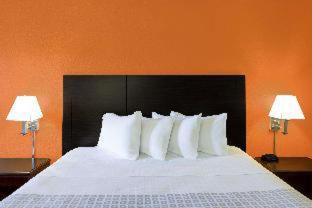 Room #39916418 at Howard Johnson by Wyndham Modesto Ceres