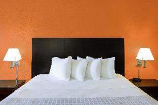 Room #39916418 at Howard Johnson by Wyndham Modesto Ceres