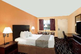 Room #39916419 at Howard Johnson by Wyndham Modesto Ceres