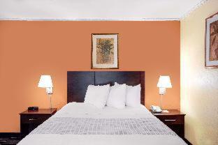 Room #39916420 at Howard Johnson by Wyndham Modesto Ceres