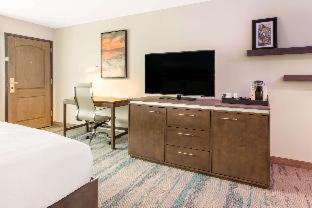Room #2265926 at The Cove Hotel, Long Beach