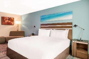 Room #2265928 at The Cove Hotel, Long Beach