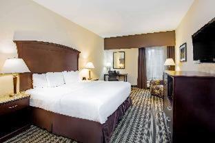Room #28592112 at La Quinta Inn & Suites by Wyndham Fowler