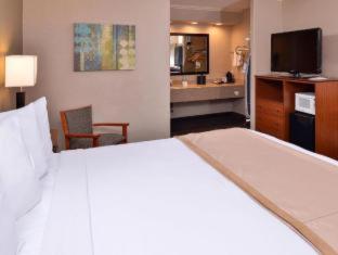 Room #4842418 at Best Western Oxnard Inn