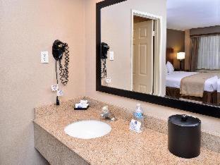 Room #4842419 at Best Western Oxnard Inn