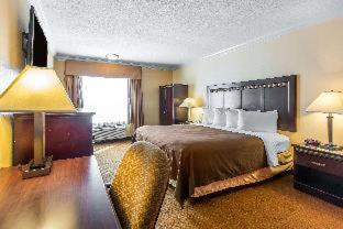 Room #5733318 at Quality Inn & Suites Bell Gardens - Los Angeles
