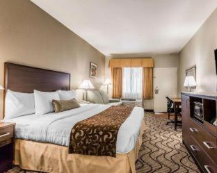 Room #26155412 at Comfort Inn & Suites Orange County John Wayne Airport