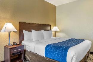 Room #26155414 at Comfort Inn & Suites Orange County John Wayne Airport