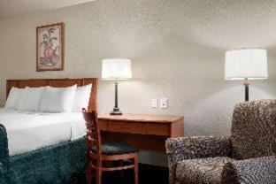 Room #290141827 at Travelodge by Wyndham Clinton Valley West Court