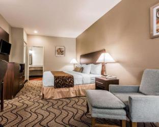 Room #26155416 at Comfort Inn & Suites Orange County John Wayne Airport