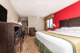 Room #44223613 at Days Inn by Wyndham Muncie -Ball State University