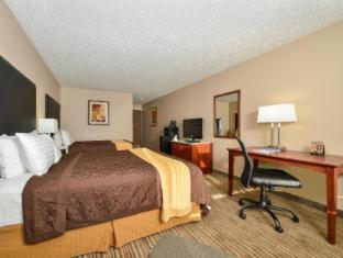 Room #73296217 at Best Western Park Oasis Inn