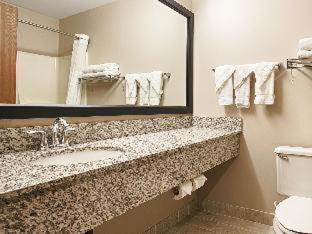 Room #73296218 at Best Western Park Oasis Inn