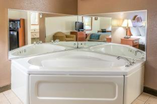 Room #49034210 at Comfort Inn Downtown - University Area