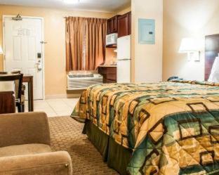 Efficiency Double Room with Two Double Beds - Smoking at Suburban Studios Alamogordo