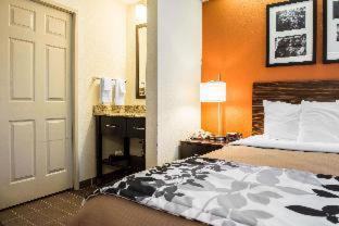 Room #49236007 at Quality Inn Bridgeport - Clarksburg