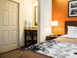 Room #49236007 at Quality Inn Bridgeport - Clarksburg