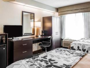 Room #49236008 at Quality Inn Bridgeport - Clarksburg