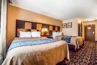 King Suite - Non Smoking at Comfort Inn Ballard-Roosevelt