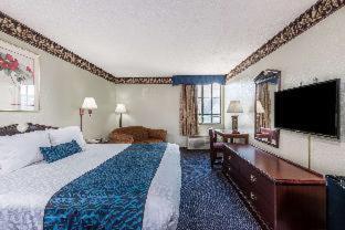 Room #34033622 at Days Inn & Suites by Wyndham Youngstown / Girard Ohio