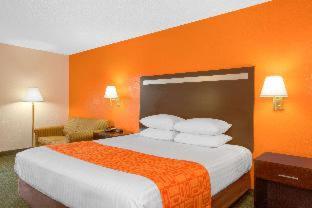 Room #52883912 at Howard Johnson by Wyndham Beckley