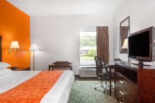 Room #52883914 at Howard Johnson by Wyndham Beckley
