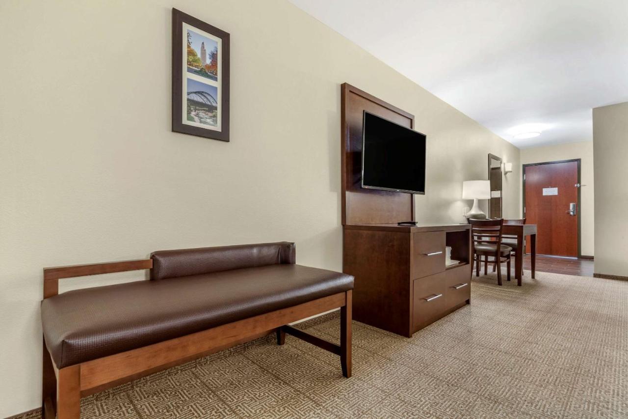  | Comfort Suites Grand Island