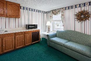 Room #34397525 at The Hotel Ojibway, Trademark Collection by Wyndham