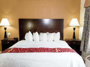 Room #33280115 at Best Western Oakbrook Inn