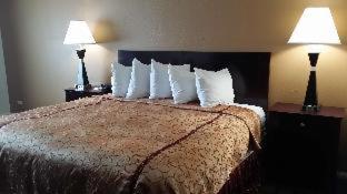 Room #33280117 at Best Western Oakbrook Inn