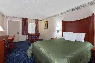 Double Room with Two Double Beds - Non-Smoking at Travelodge by Wyndham Orange County Airport/ Costa Mesa