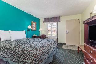 Room #42454813 at Days Inn by Wyndham Marianna