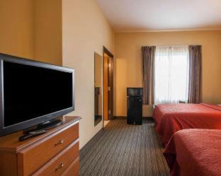 Room #49401311 at Quality Inn Joplin I-44